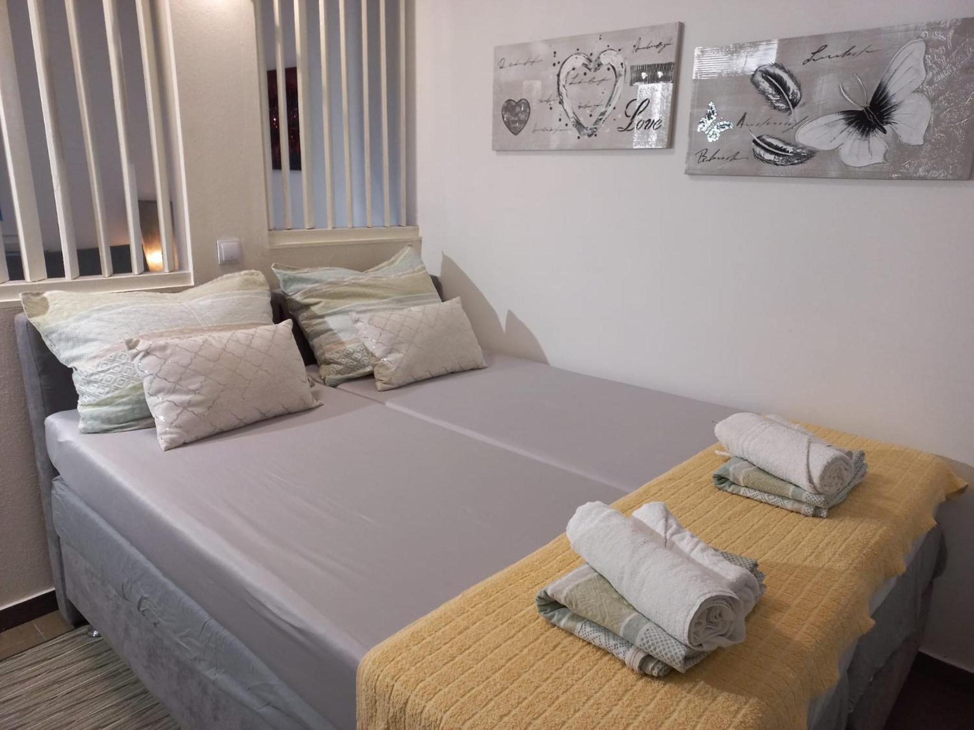 Studio Apartment With Pool Pula Extérieur photo