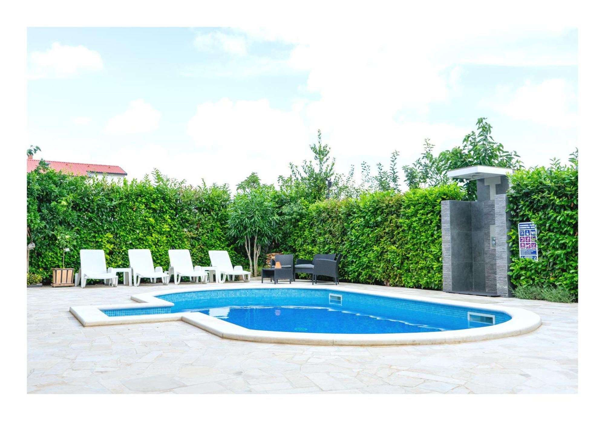 Studio Apartment With Pool Pula Extérieur photo